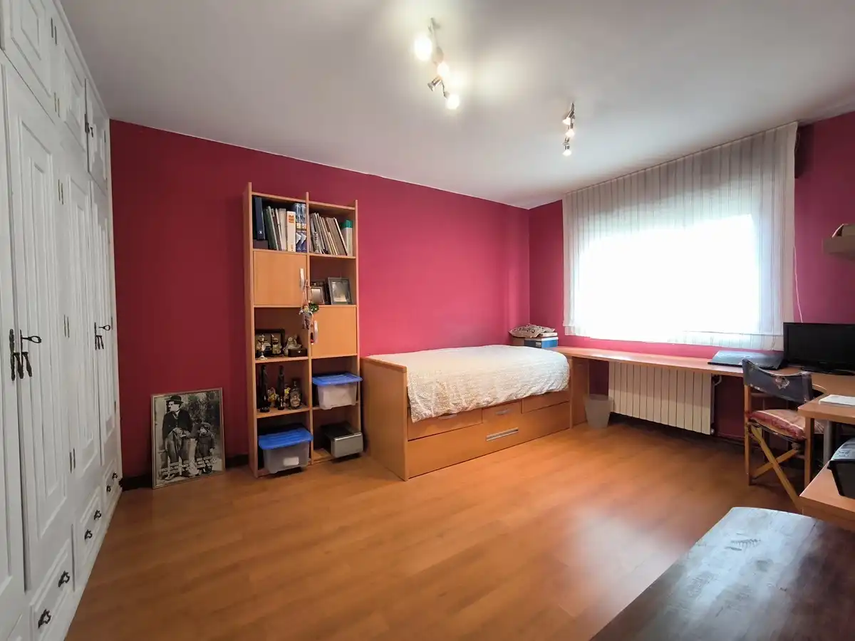 Schlafzimmer von Wohnung zum Verkauf in Vilagarcía de Arousa mit Heizung, Parkett und Abstellraum