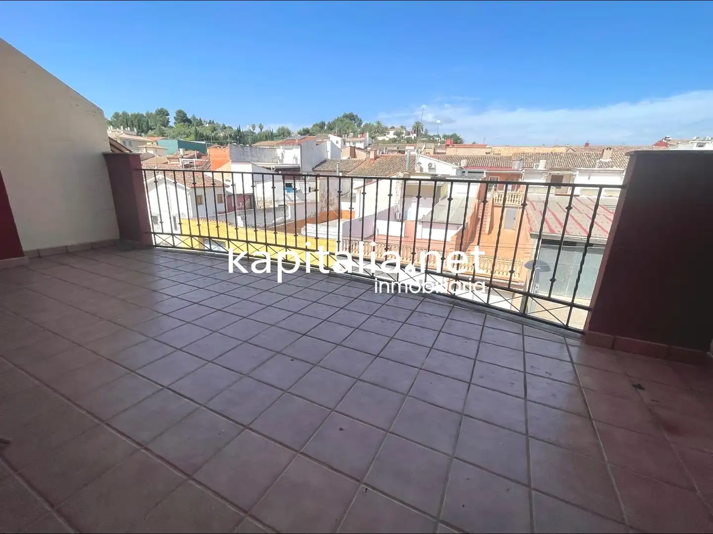 Vista exterior de Casa adosada en venda en Llanera de Ranes amb Aire condicionat, Terrassa i Balcó