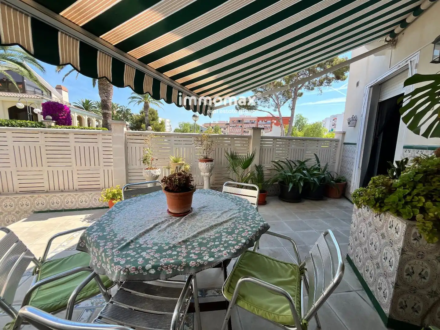 Terraza de Casa adosada en venta en Vilanova i la Geltrú con Calefacción, Jardín privado y Terraza
