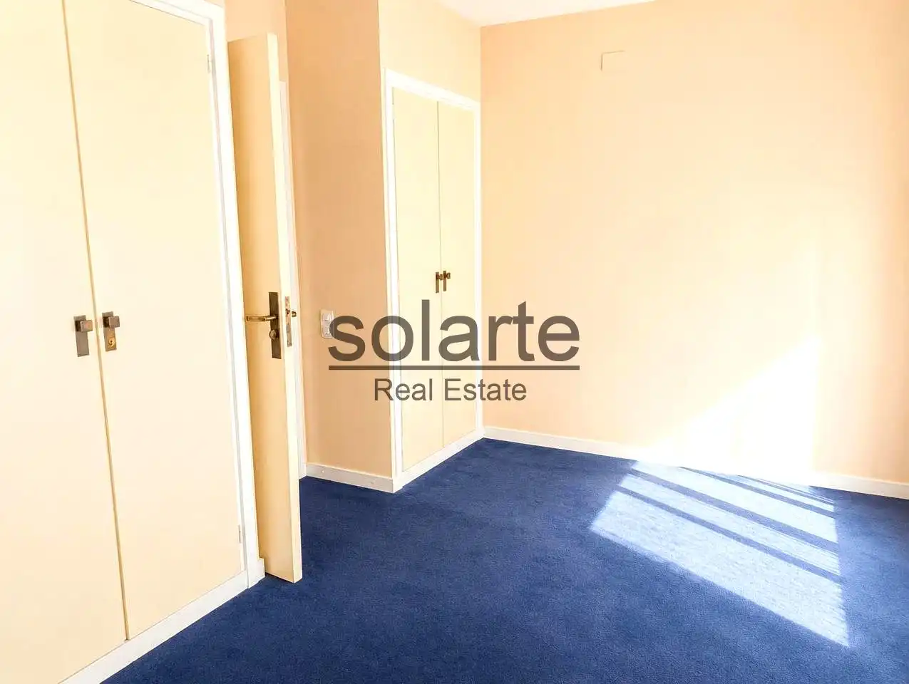 Habitación de Edificio en venta en L'Hospitalet de Llobregat