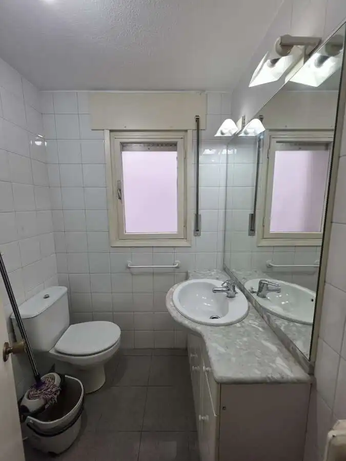 Baño de Piso en venta en Avilés con Calefacción, Terraza y Trastero