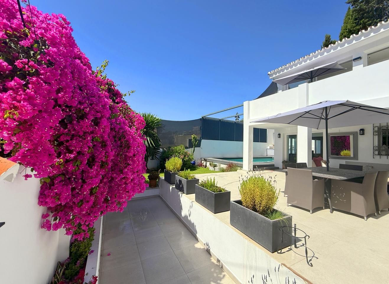 Terrace of House or chalet for sale in Estepona  with Air Conditioner, Private garden and Terrace