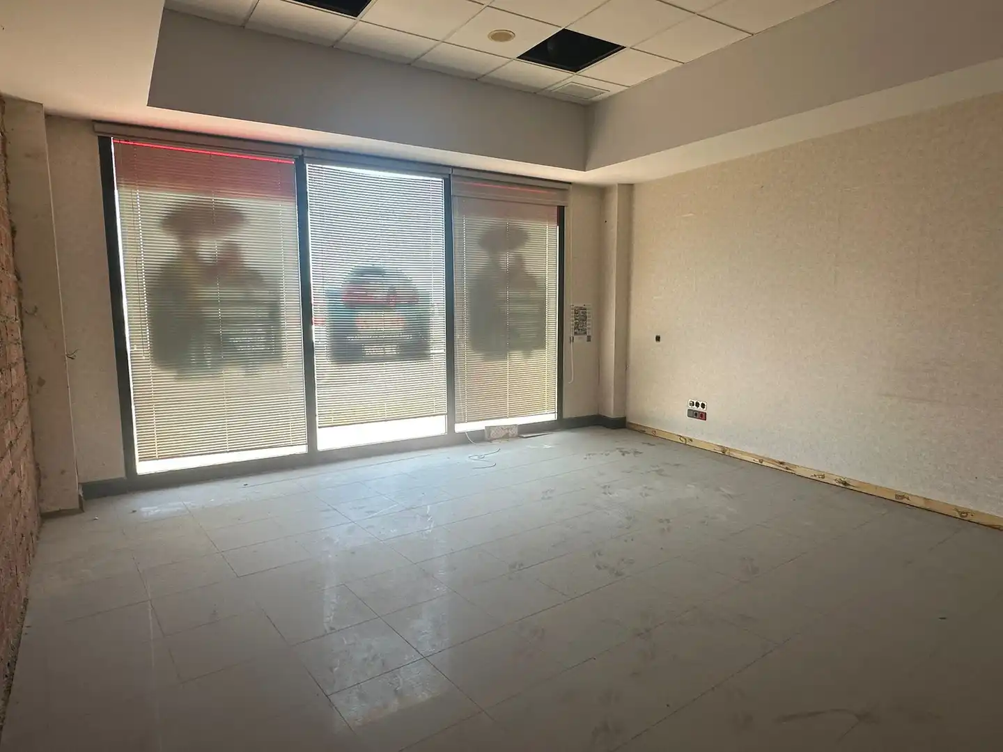 Business premises for sale in Ps Marina Española, Patio Paramo, imagen 2