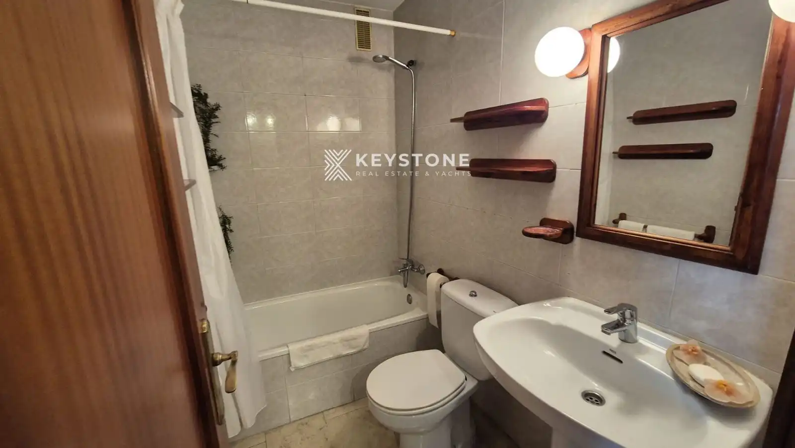 Bathroom of Attic for sale in  Palma de Mallorca  with Air Conditioner, Terrace and Storage room