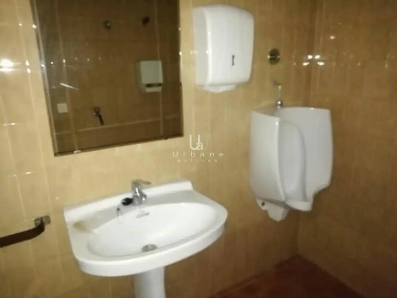 Bathroom of Commercial properties for rent in Xeraco