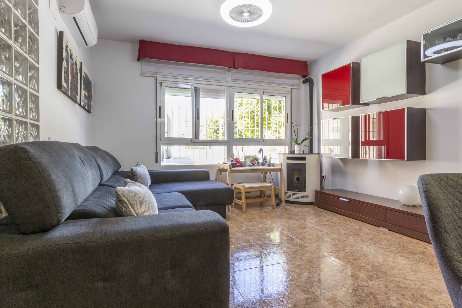 Sala d'estar de Casa o xalet en venda en Benimuslem amb Aire condicionat, Calefacció i Traster