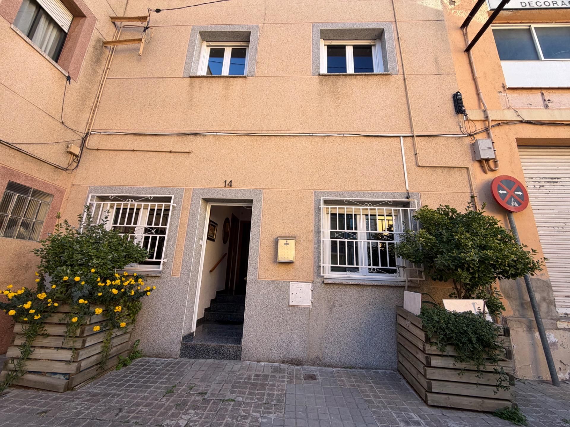 Exterior view of House or chalet for sale in Sabadell  with Air Conditioner, Heating and Terrace