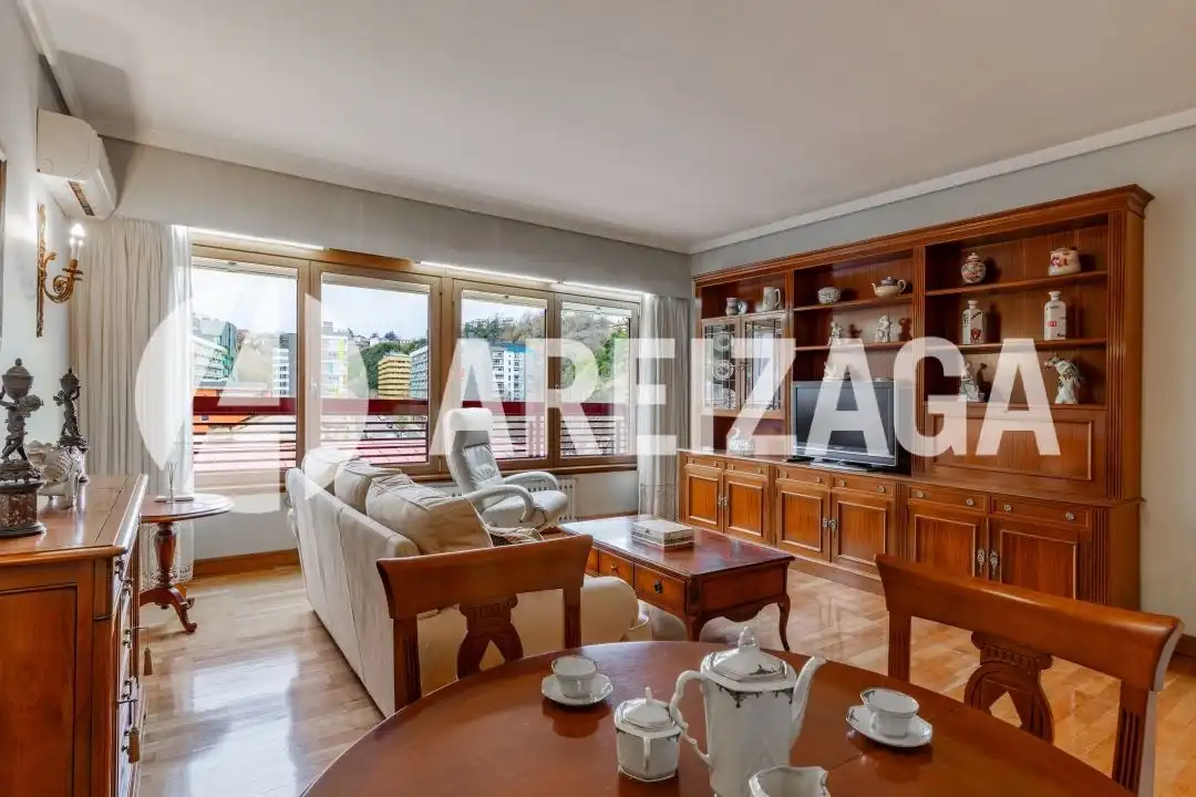 Sala d'estar de Pis en venda en Donostia - San Sebastián  amb Aire condicionat, Calefacció i Terrassa