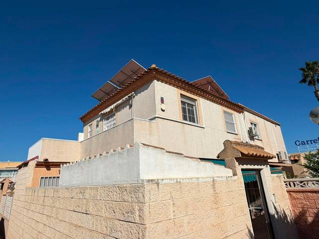Casa adosada en Venta en Zona Carrefour - Urbanizaciones