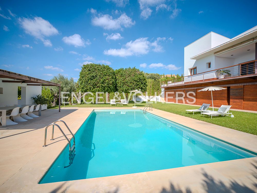Piscina de Casa o xalet en venda en Elche / Elx amb Aire condicionat, Calefacció i Jardí privat