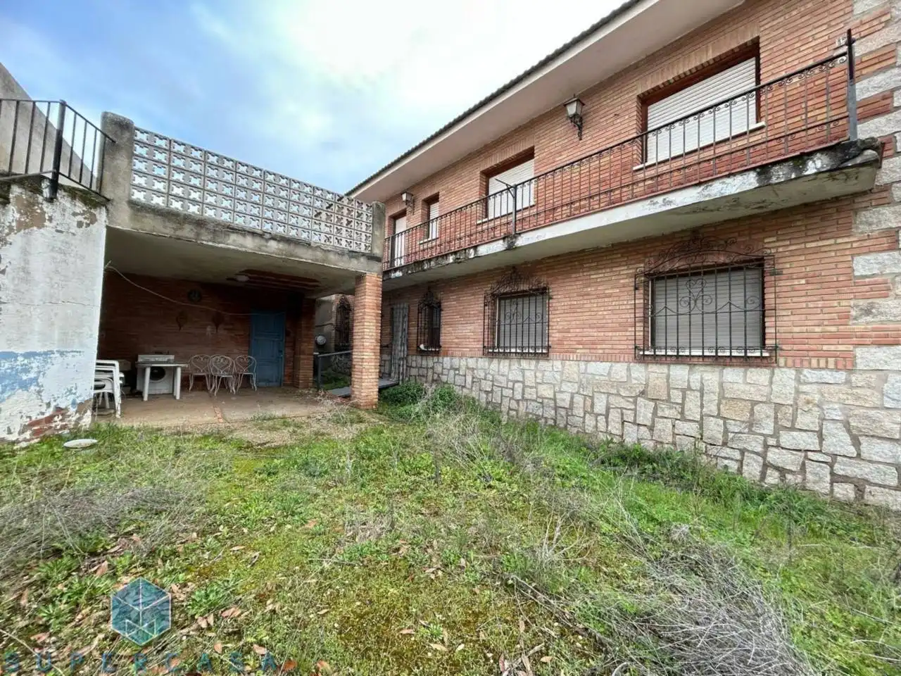 Vista exterior de Casa o xalet en venda en Bargas amb Calefacció, Jardí privat i Terrassa