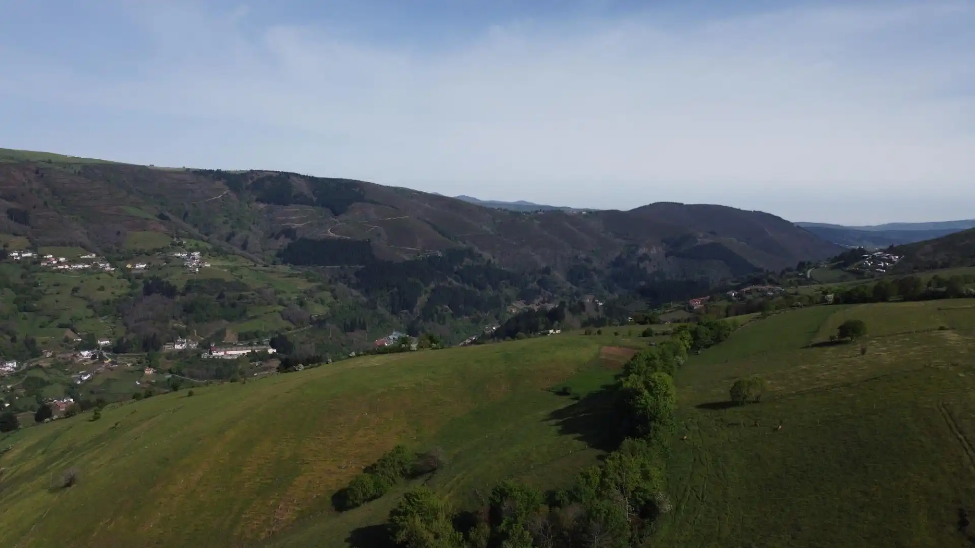 Vista exterior de Casa o xalet en venda en Cangas del Narcea amb Calefacció, Terrassa i Moblat