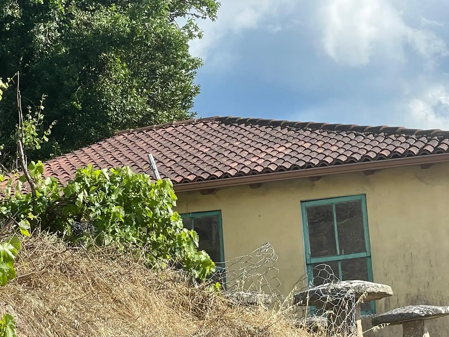 Vista exterior de Finca rústica en venda en A Arnoia amb Traster, Moblat i Balcó