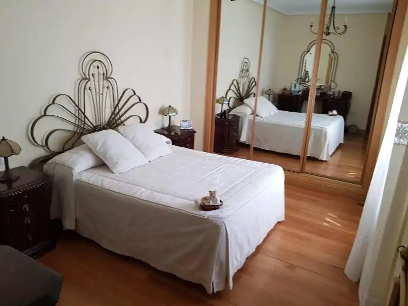 Schlafzimmer von Maisonette zum Verkauf in Plasencia mit Klimaanlage, Heizung und Privatgarten