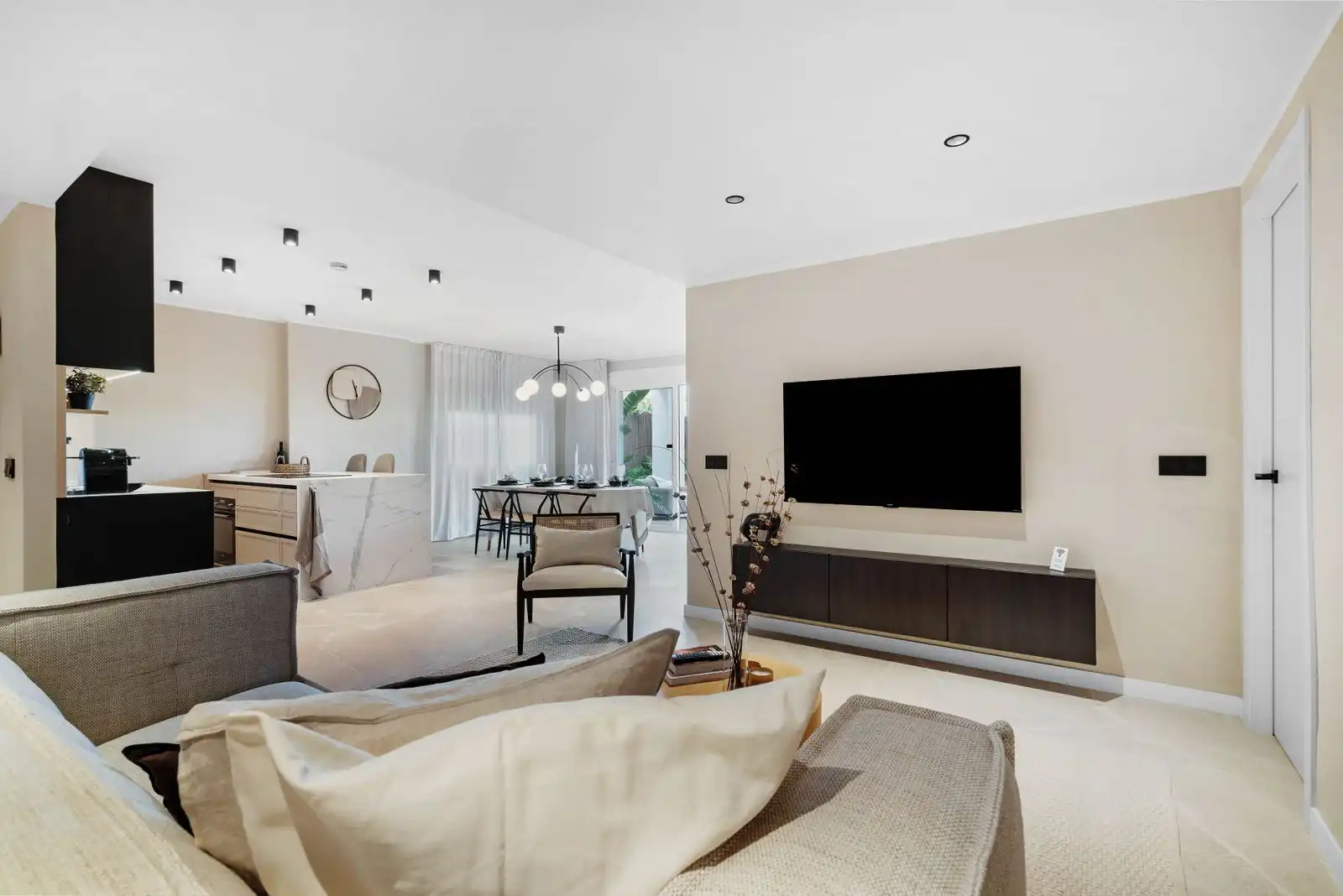 Apartament amb piscina en venda a Nueva Andalucía, imagen 3