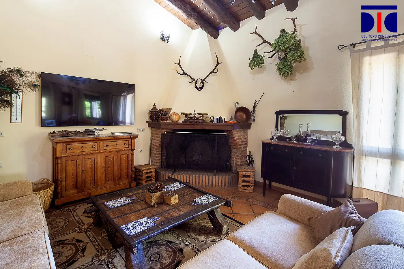 Sala de estar de Finca rústica en venta en Fuenteheridos con Aire acondicionado, Calefacción y Jardín privado