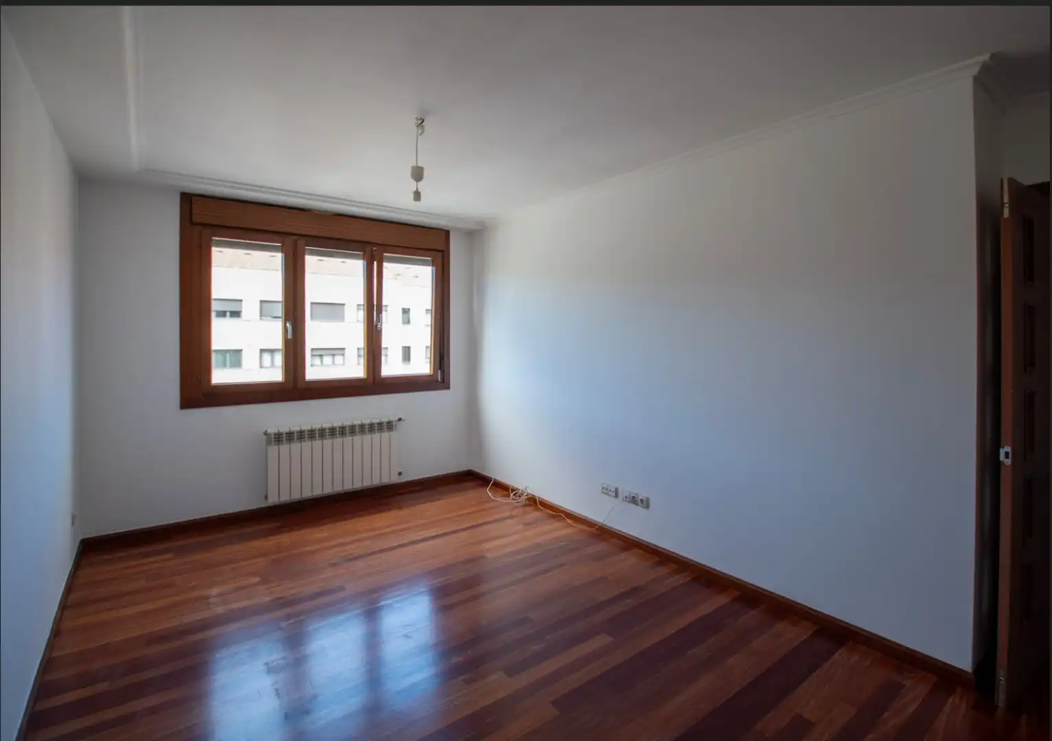 Schlafzimmer von Wohnung zum Verkauf in Avilés mit Heizung, Parkett und Abstellraum