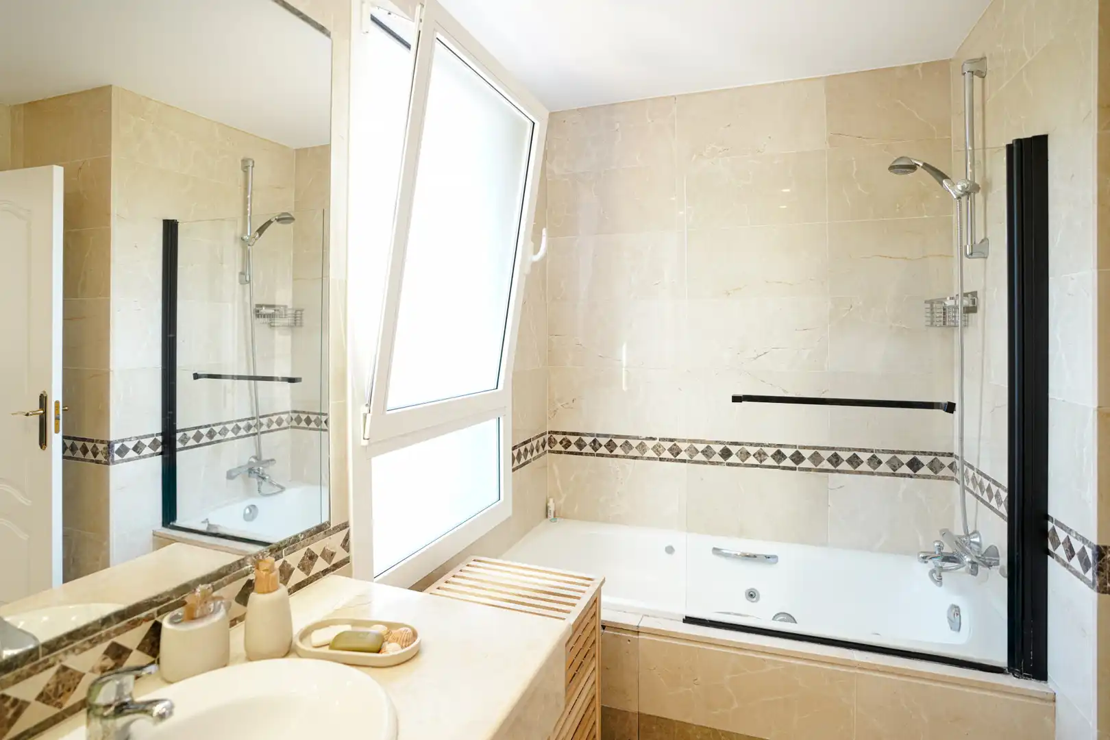 Bathroom of Detached homes for sale in Marbella  with Air Conditioner, Terrace and Swimming Pool