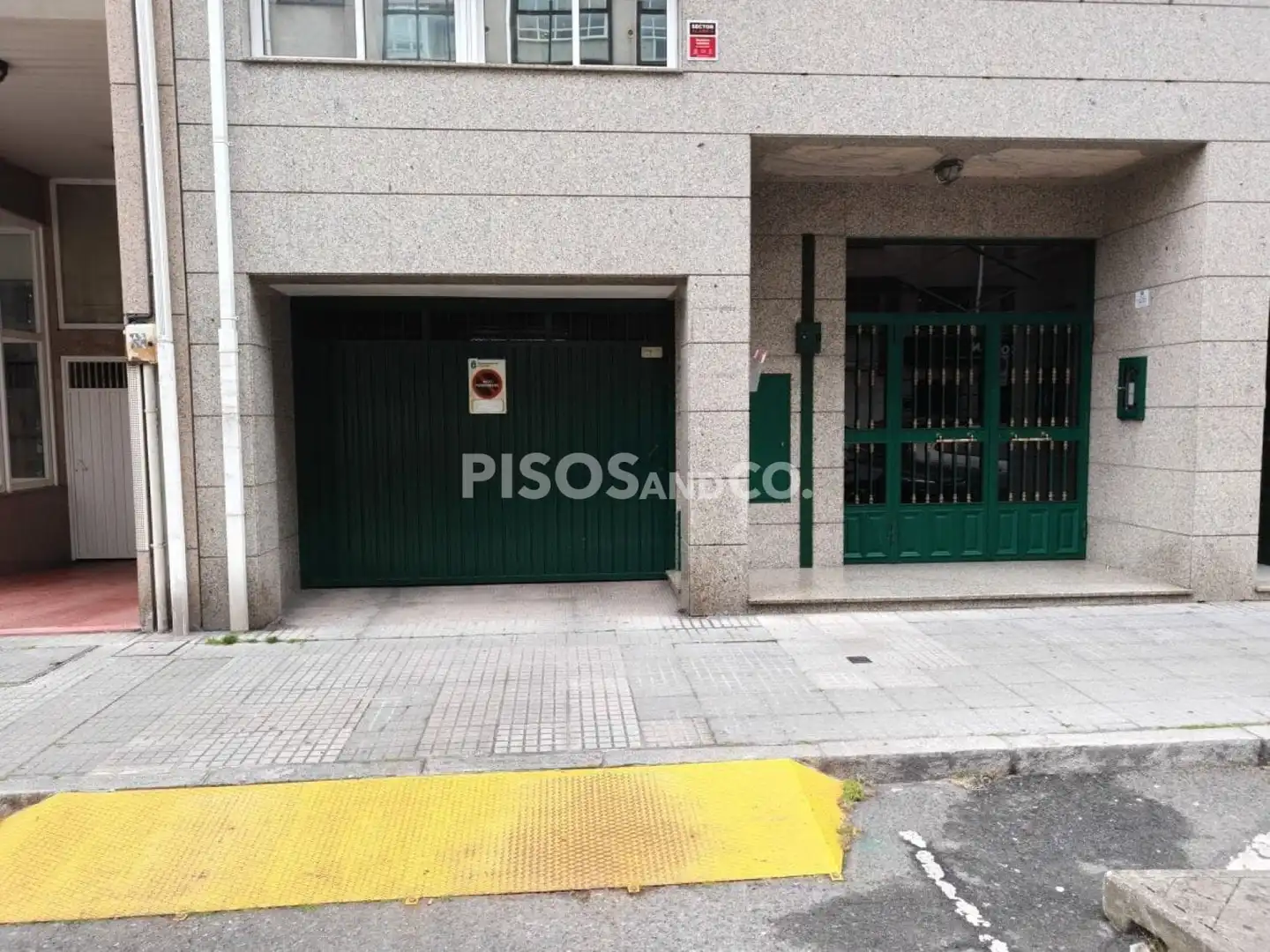 Aparcament de Pis en venda en A Coruña Capital  amb Calefacció, Traster i Moblat