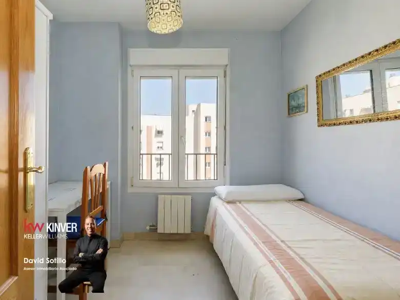 Dormitori de Pis en venda en  Granada Capital amb Aire condicionat i Piscina