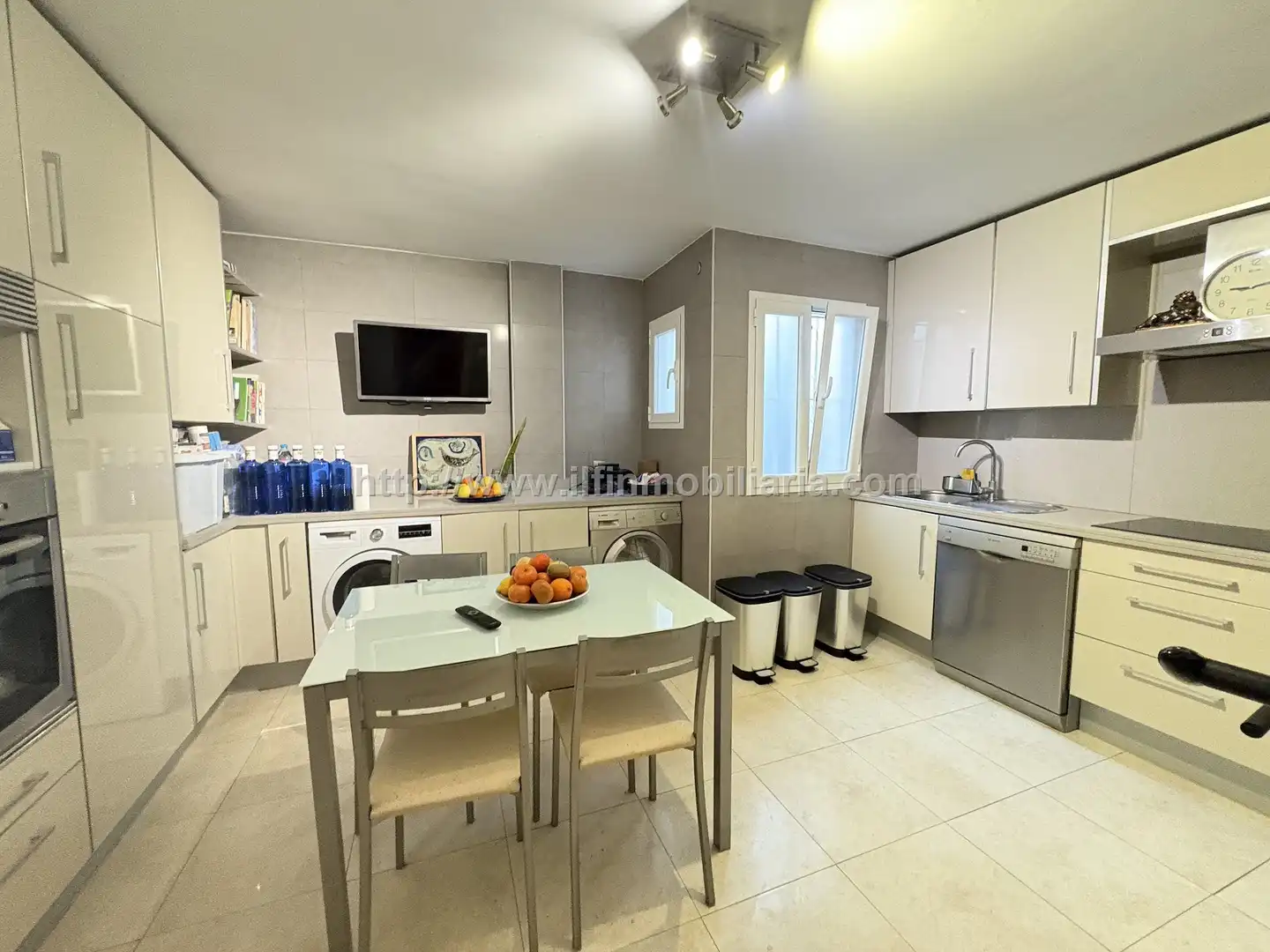 Küche von Dachboden zum Verkauf in  Palma de Mallorca mit Klimaanlage, Terrasse und Fernseher