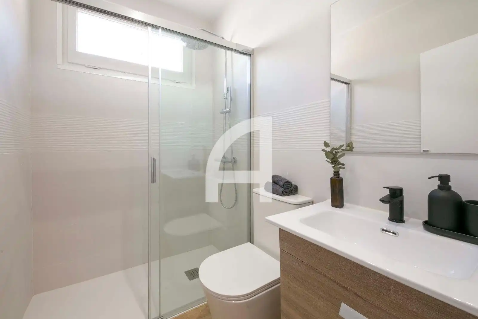 Bathroom of Flat for rent in Barcelona  with Air Conditioner, Heating and Parquet flooring