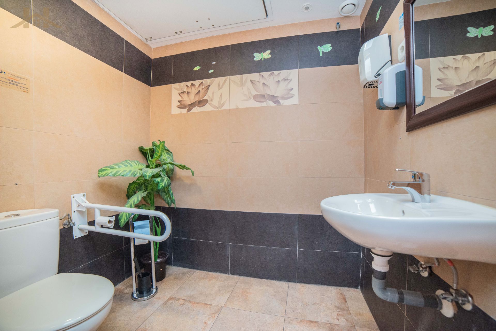 Bathroom of Premises for sale in Alcorcón  with Air Conditioner, Heating and Furnished