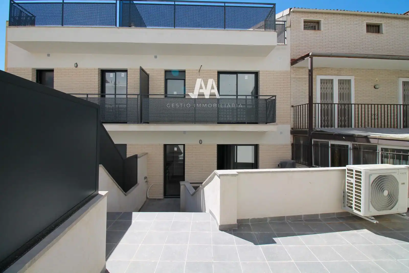 Vista exterior de Dúplex en venta en Igualada con Calefacción, Terraza y Horno