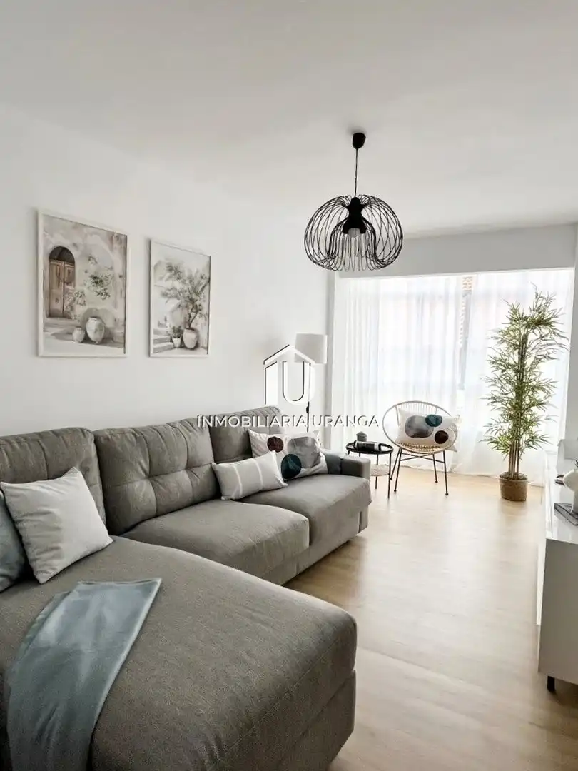 Living room of Flat for sale in Laredo