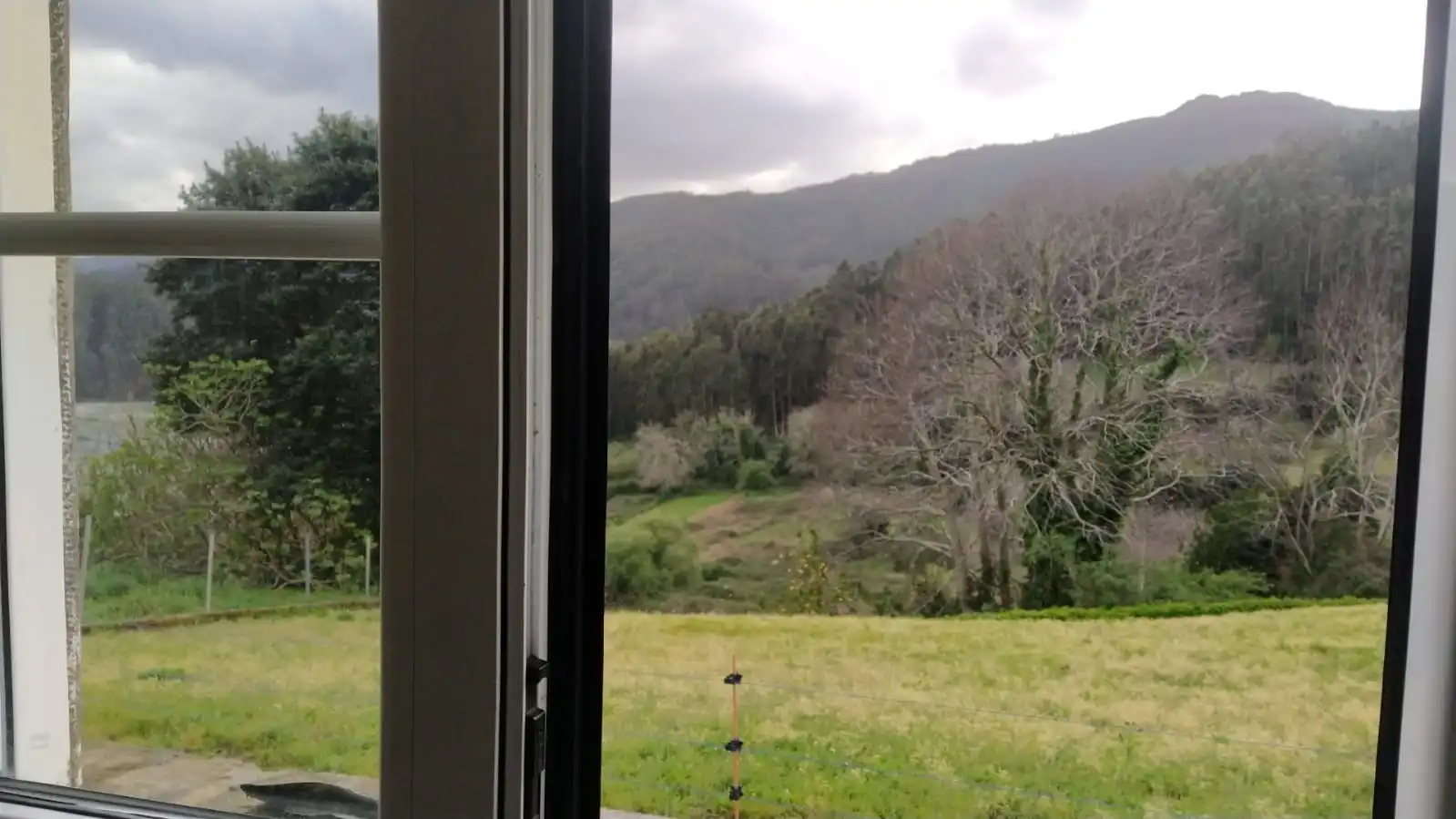 Vista exterior de Casa o xalet en venda en Cariño amb Jardí privat, Parquet i Terrassa