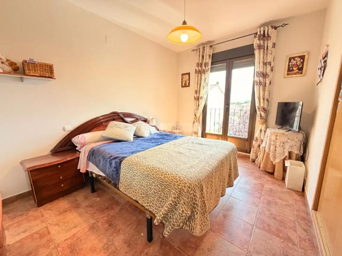 Habitación de Casa adosada en venta en Segovia con Calefacción