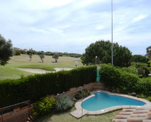 Jardí de Casa o xalet de lloguer en Manilva amb Aire condicionat, Terrassa i Piscina