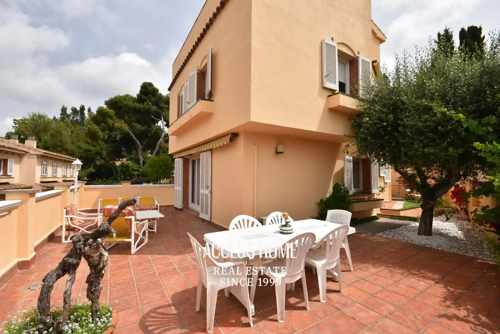 Exterior view of Houses for sale in Tiana  with Air Conditioner, Heating and Terrace
