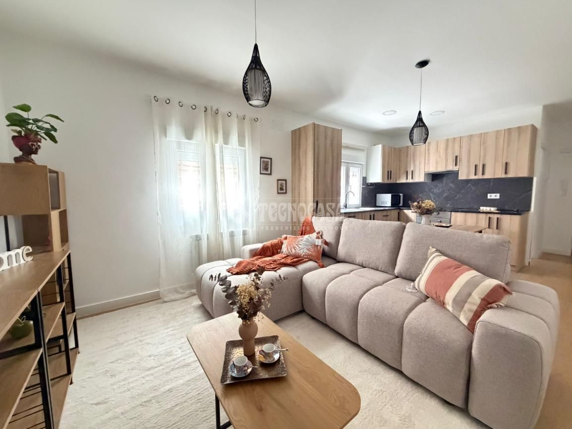 Living room of Flat for sale in  Madrid Capital