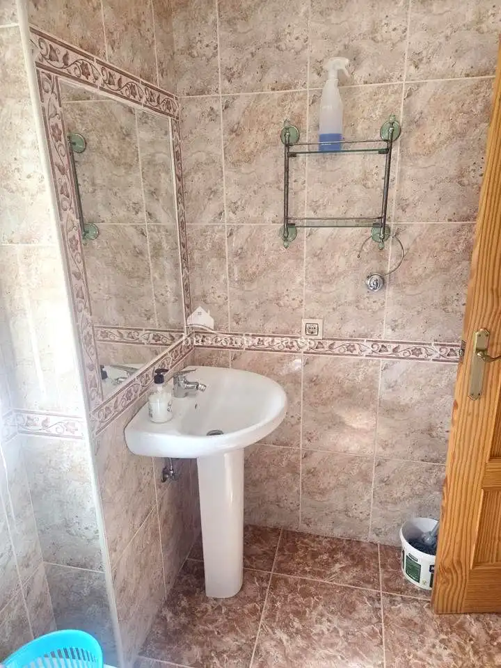 Bany de Casa o xalet en venda en Jaén amb Aire condicionat, Calefacció i Jardí privat