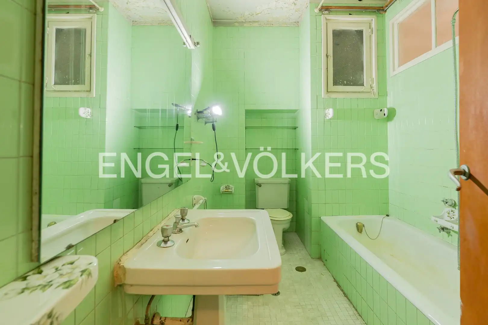 Badezimmer von Wohnung zum Verkauf in Madrid mit Heizung, Parkett und Abstellraum