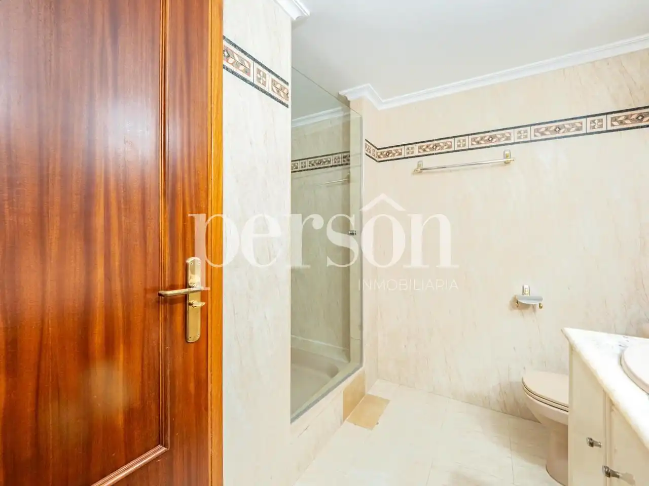 Baño de Piso de alquiler en Valencia con Aire acondicionado, Parquet y Amueblado