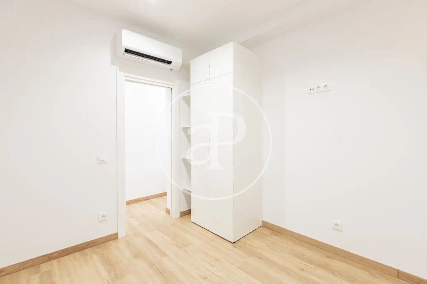 Habitación de Piso en venta en Madrid con Calefacción y Balcón