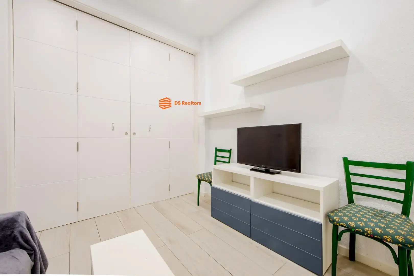 Flat for sale in Madrid  with Heating and Furnished