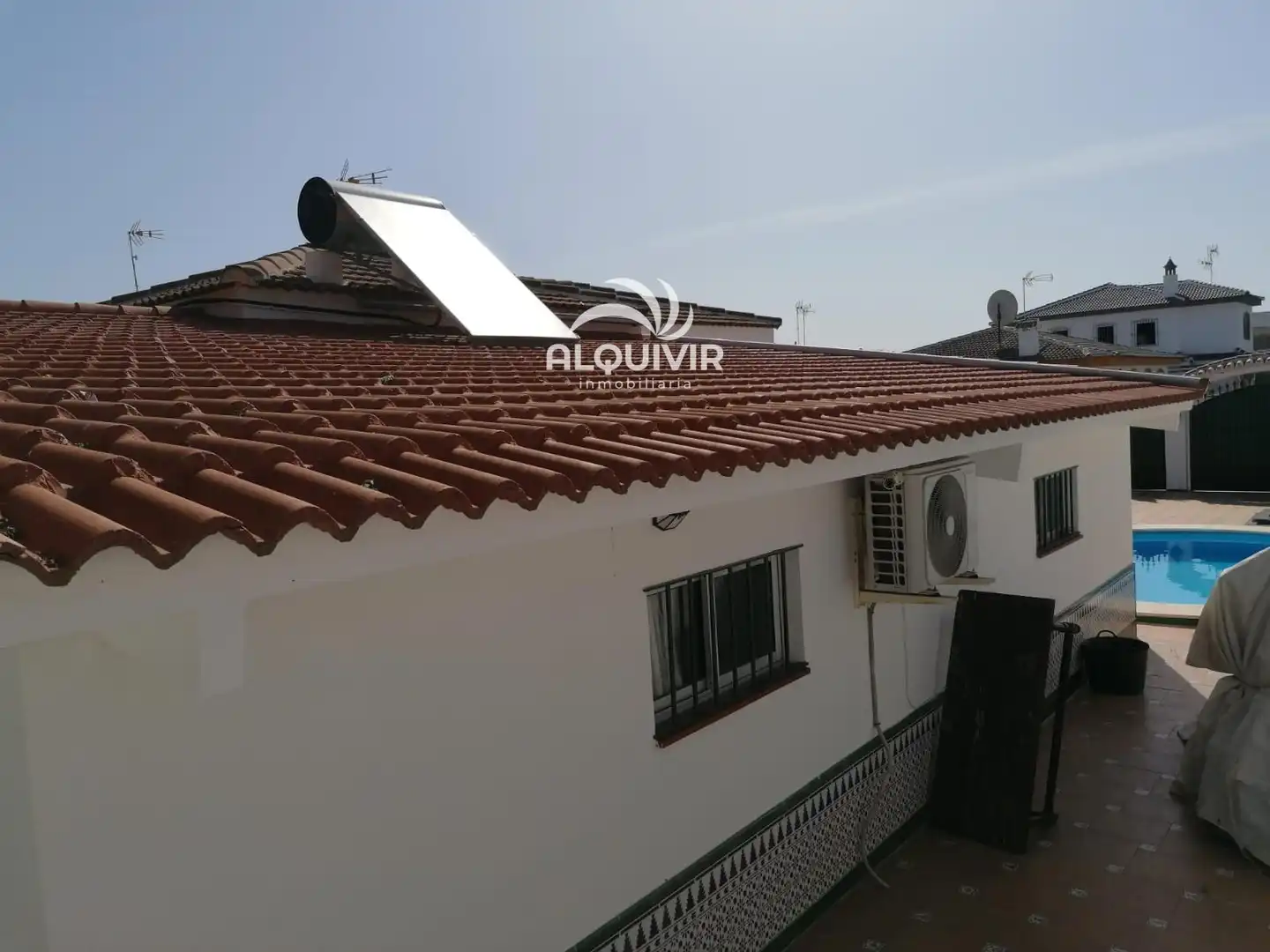 Vista exterior de Casa o xalet en venda en Almonte amb Aire condicionat, Traster i Piscina