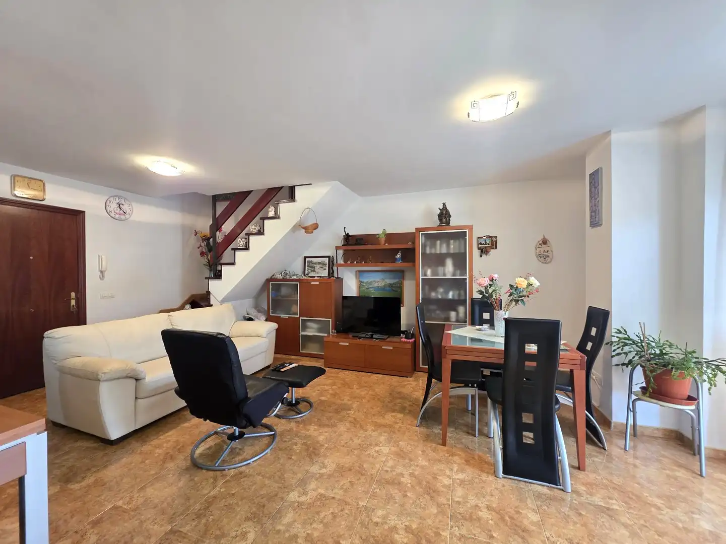 Wohnzimmer von Wohnung zur Miete in Nava mit Heizung