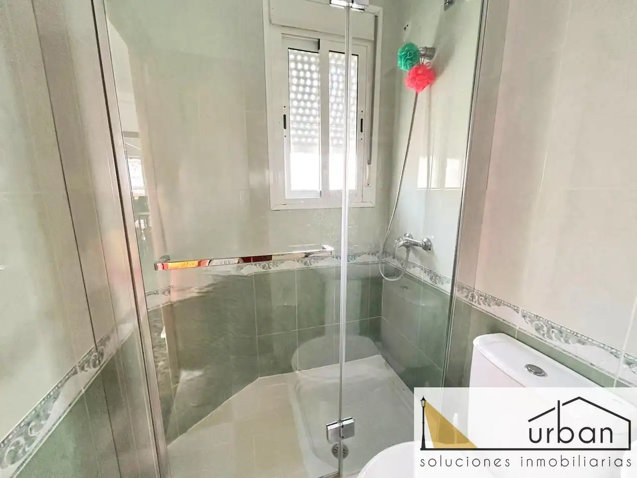 Badezimmer von Haus oder Chalet zum Verkauf in Chipiona mit Klimaanlage, Privatgarten und Terrasse