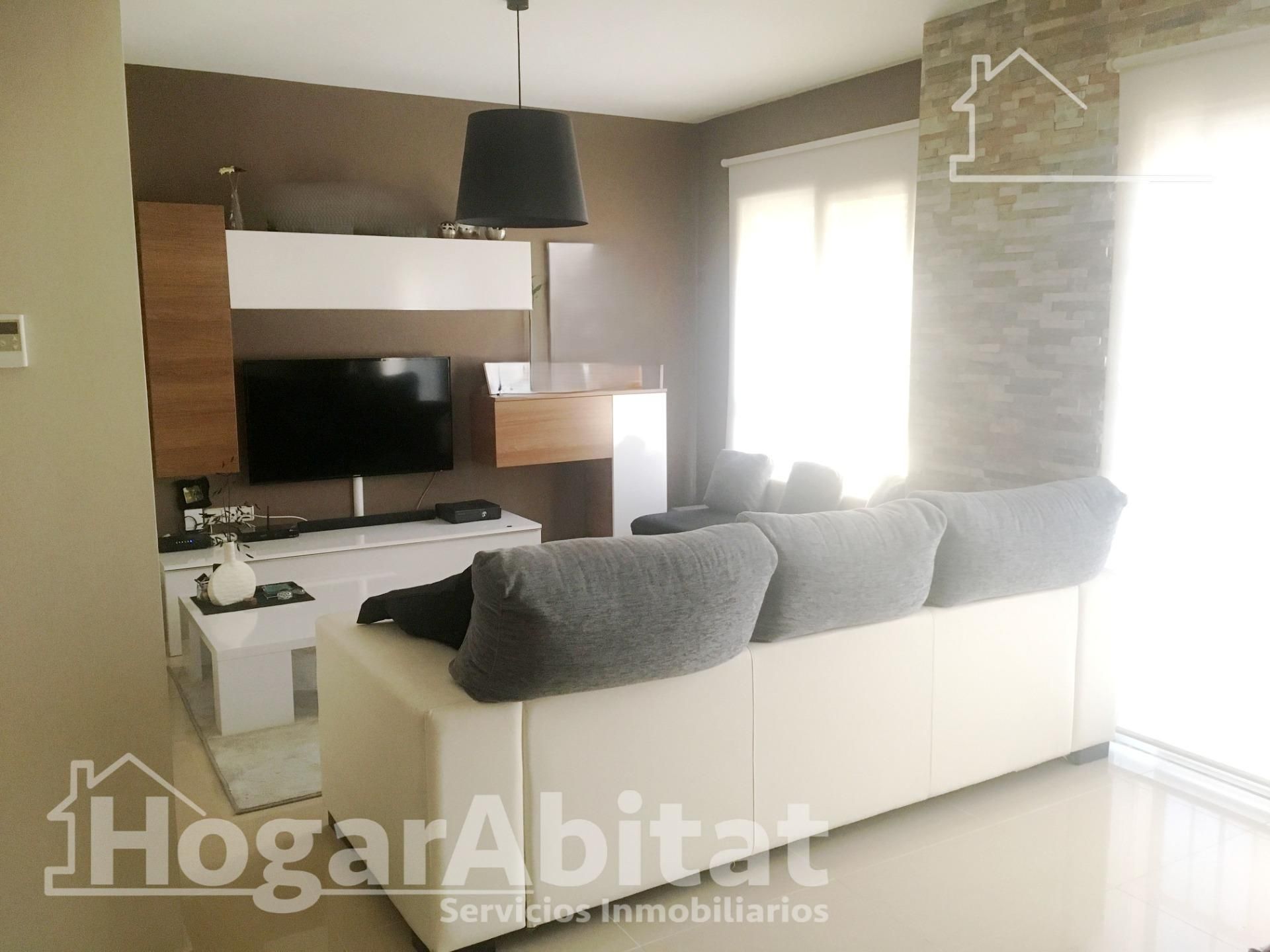 Sala d'estar de Casa adosada en venda en Vilamarxant amb Aire condicionat i Terrassa