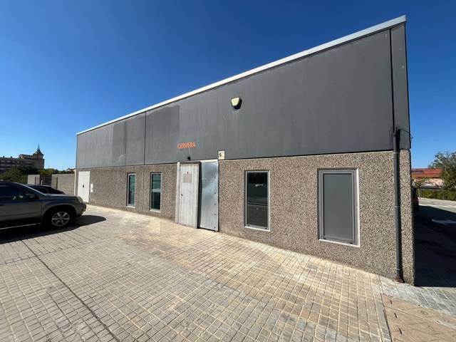Nave industrial en Venta en Carrer President Tarradelles en Cervera