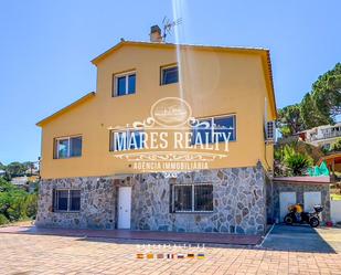 Vista exterior de Casa o xalet de lloguer en Lloret de Mar amb Aire condicionat, Calefacció i Jardí privat