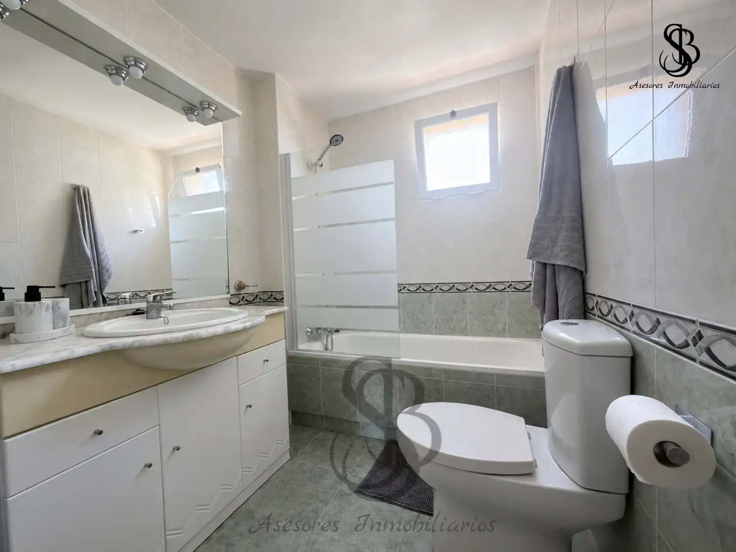 Baño de Casa adosada en venta en Busot con Aire acondicionado, Calefacción y Jardín privado