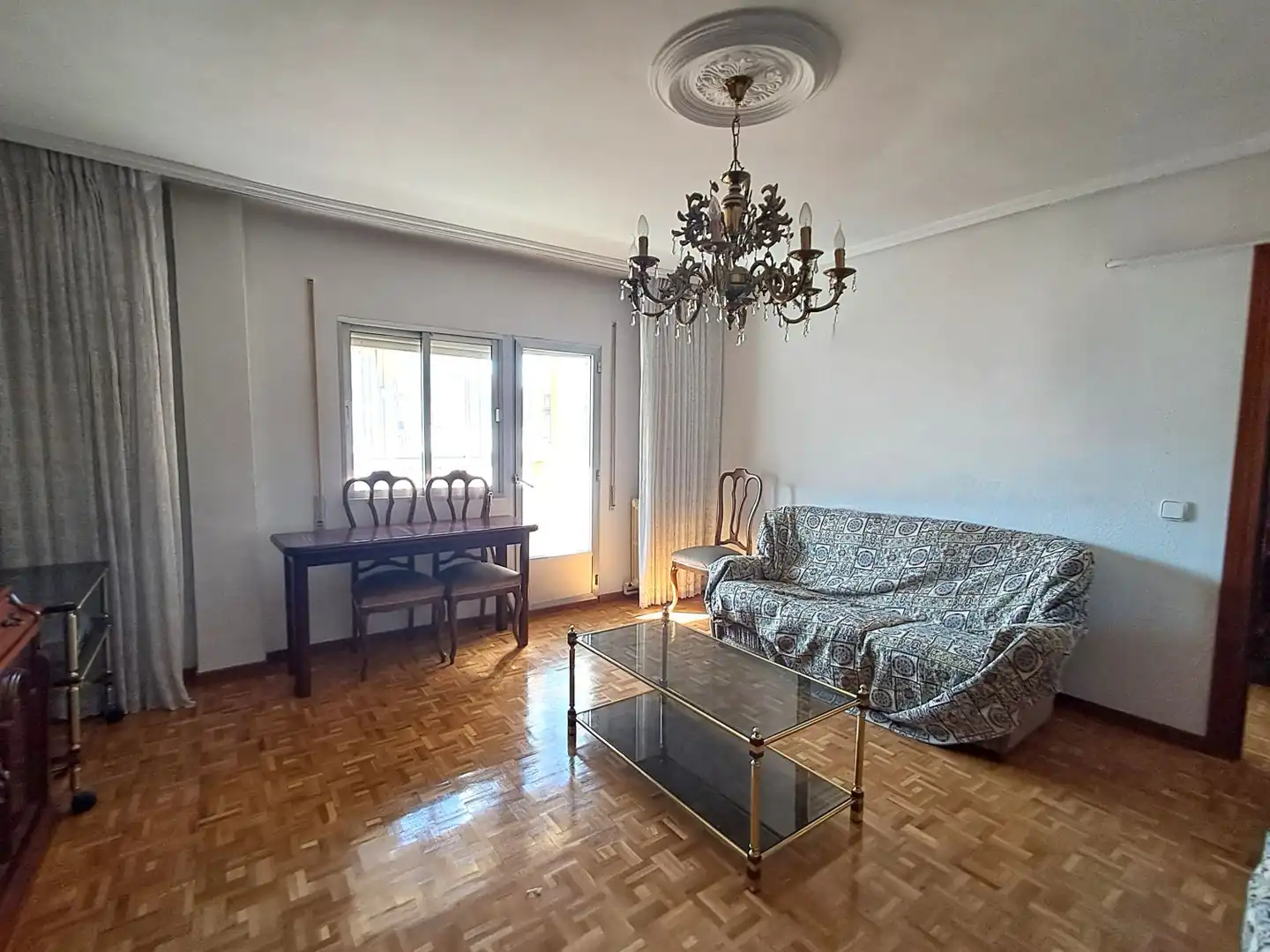 Sala de estar de Piso en venta en Valladolid con Calefacción, Parquet y Terraza
