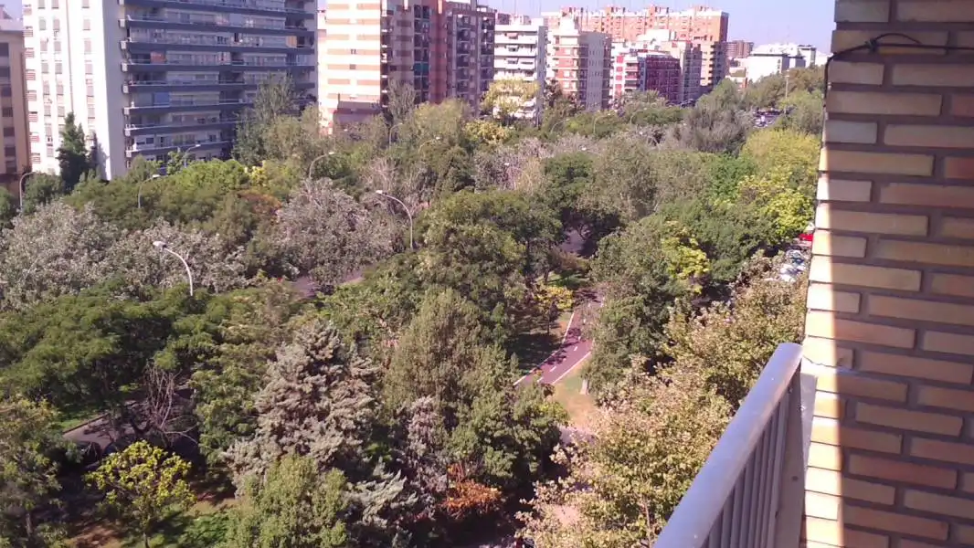 Vista exterior de Piso de alquiler en Valencia con Amueblado y Balcón