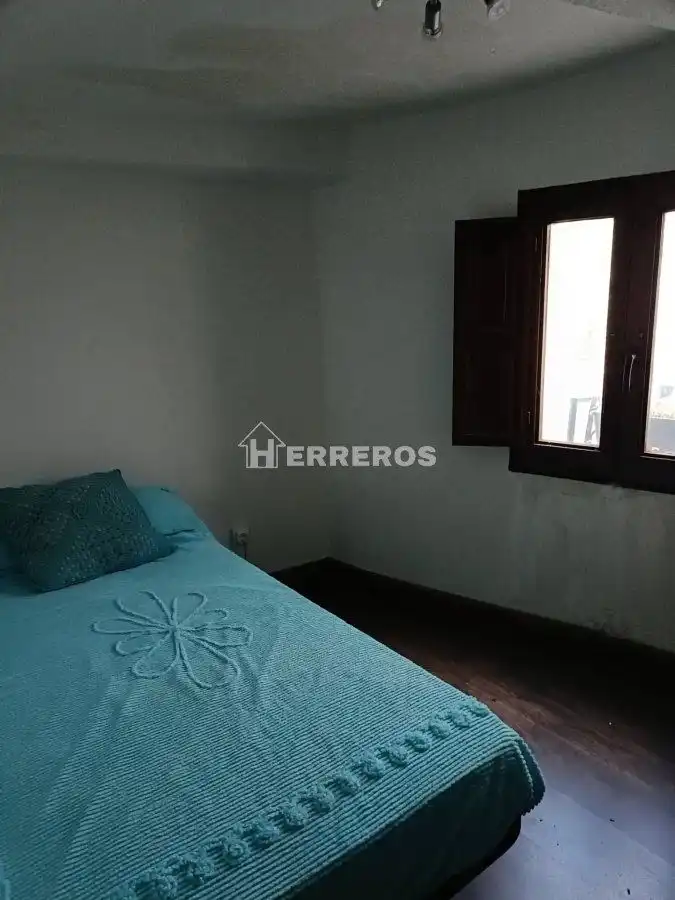Habitación de Casa o chalet en venta en Villanueva de Cameros con Calefacción, Trastero y Balcón