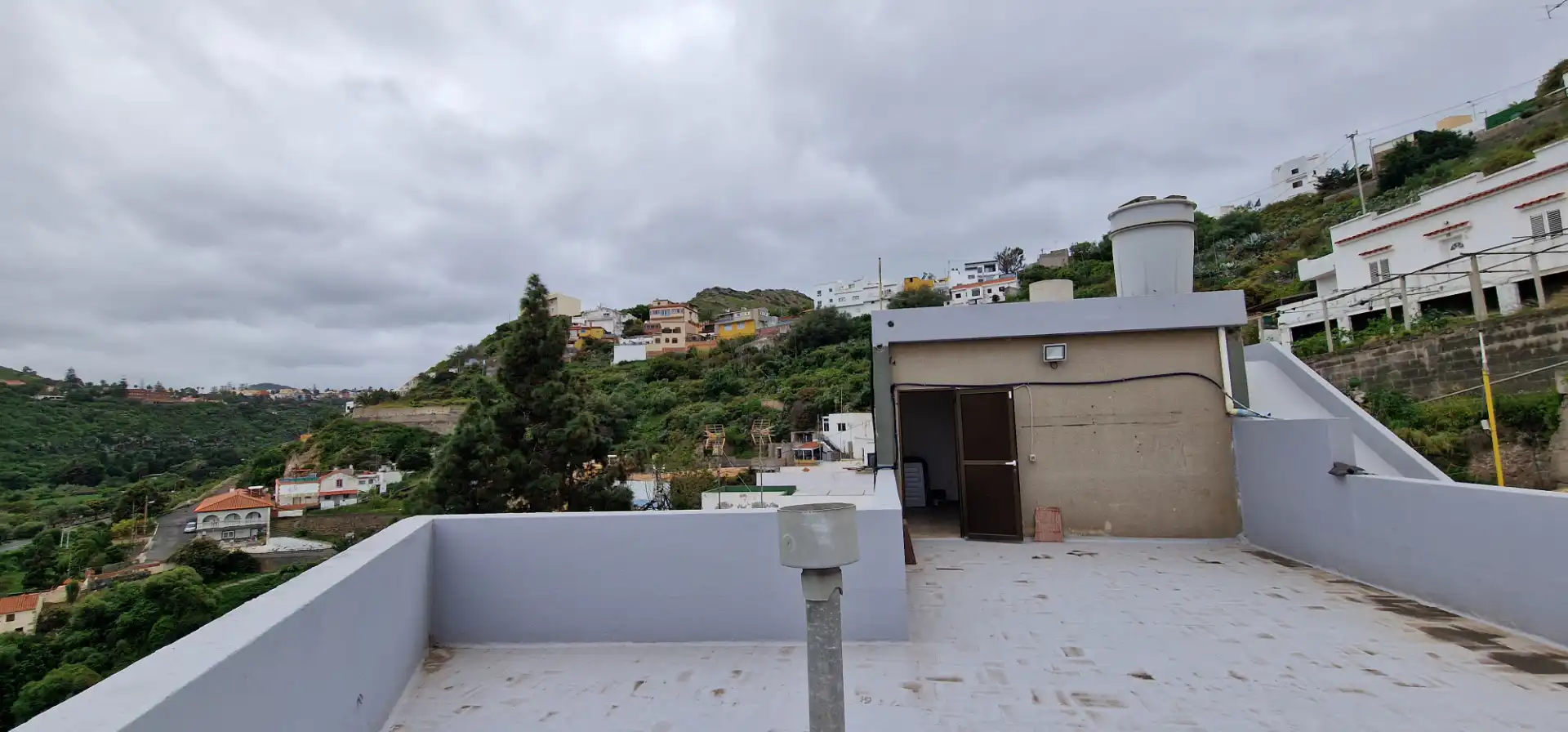 Vista exterior de Casa o xalet en venda en Las Palmas de Gran Canaria amb Terrassa i Traster